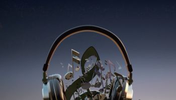 musical notes with headphones