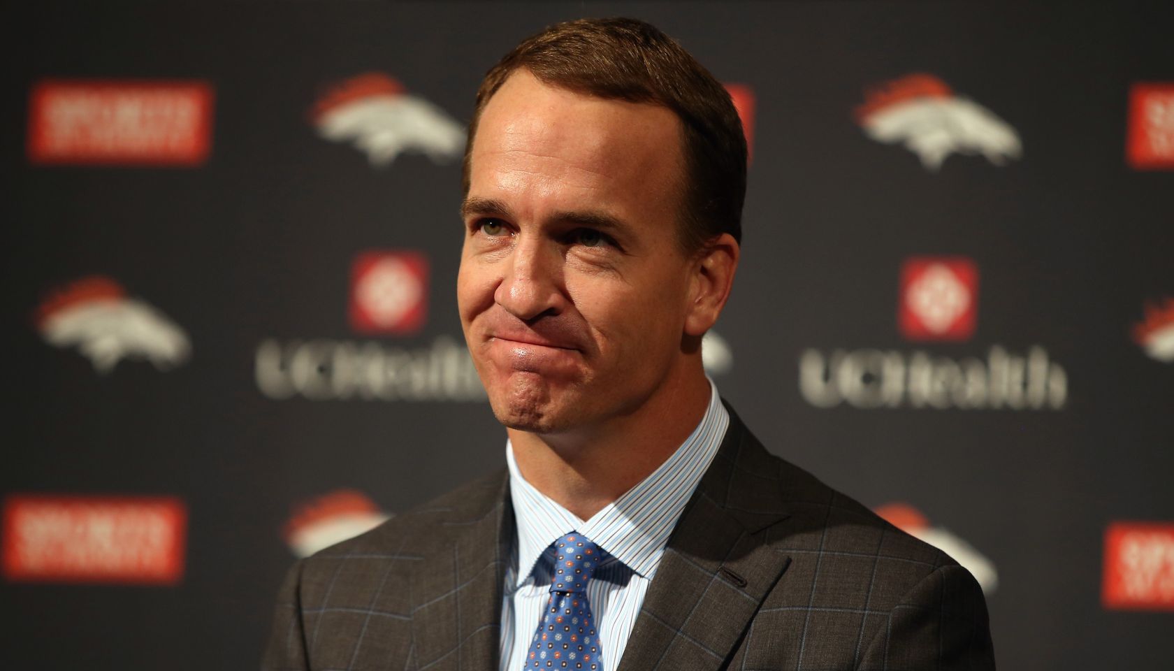 Peyton Manning Announces Retirement