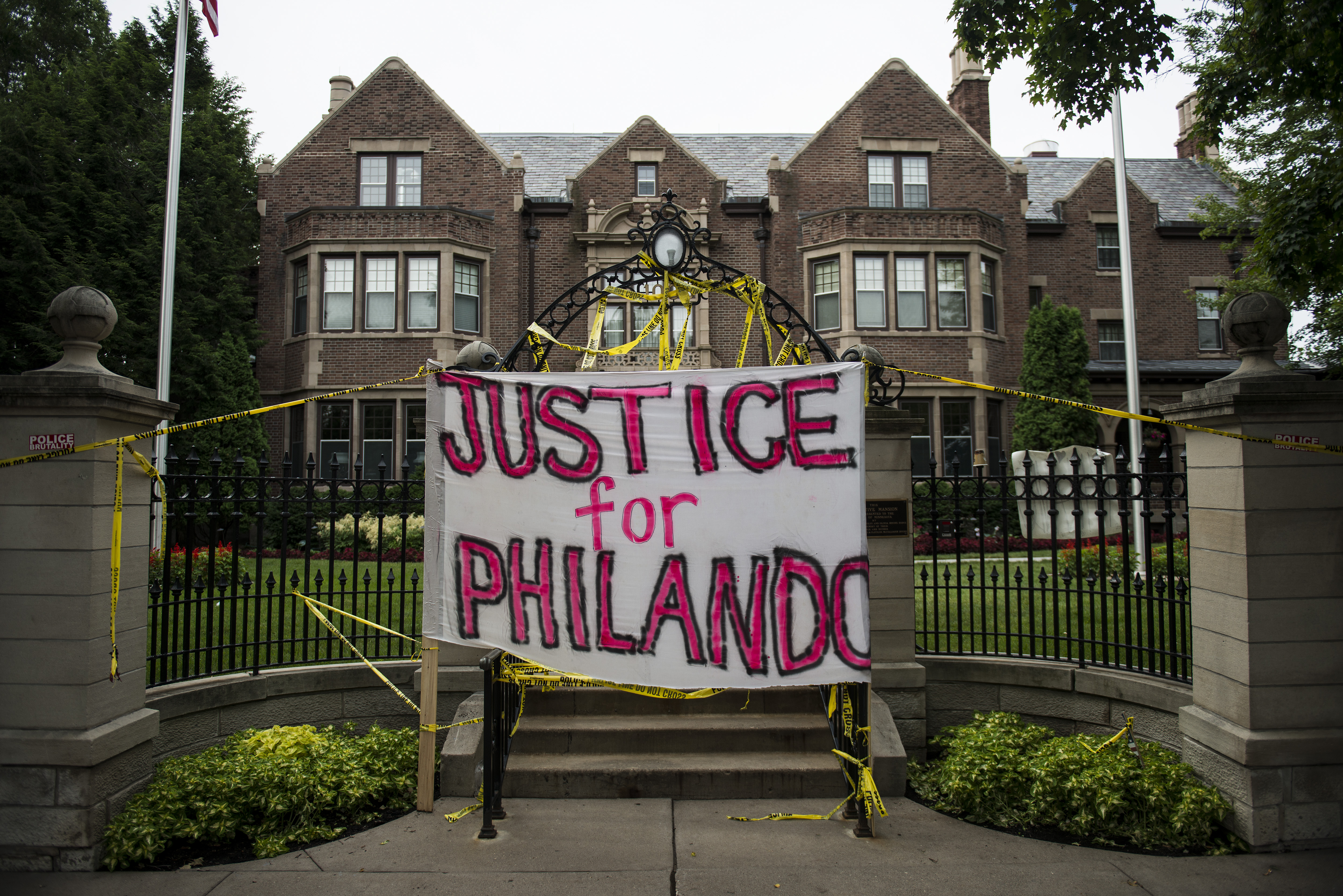 Police Officer Fatally Shoots Black Man During Traffic Stop Near St. Paul