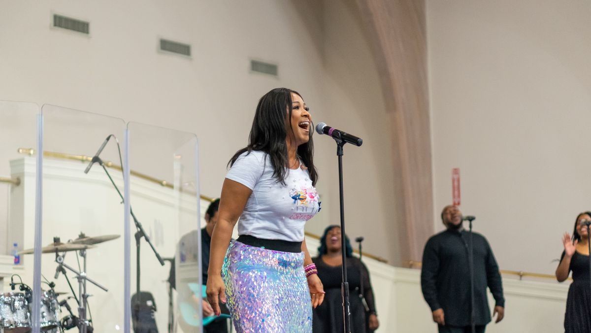 Erica Campbell Performs “help” At 26th Annual Gospel Music Explosion 