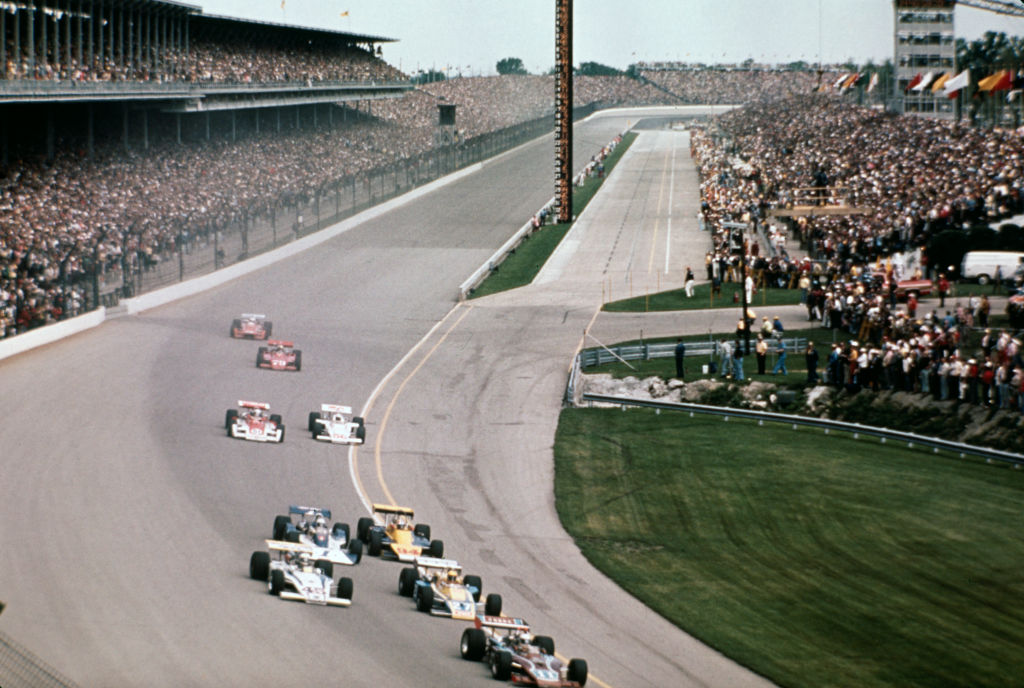 Cars Racing In Indianapolis 500